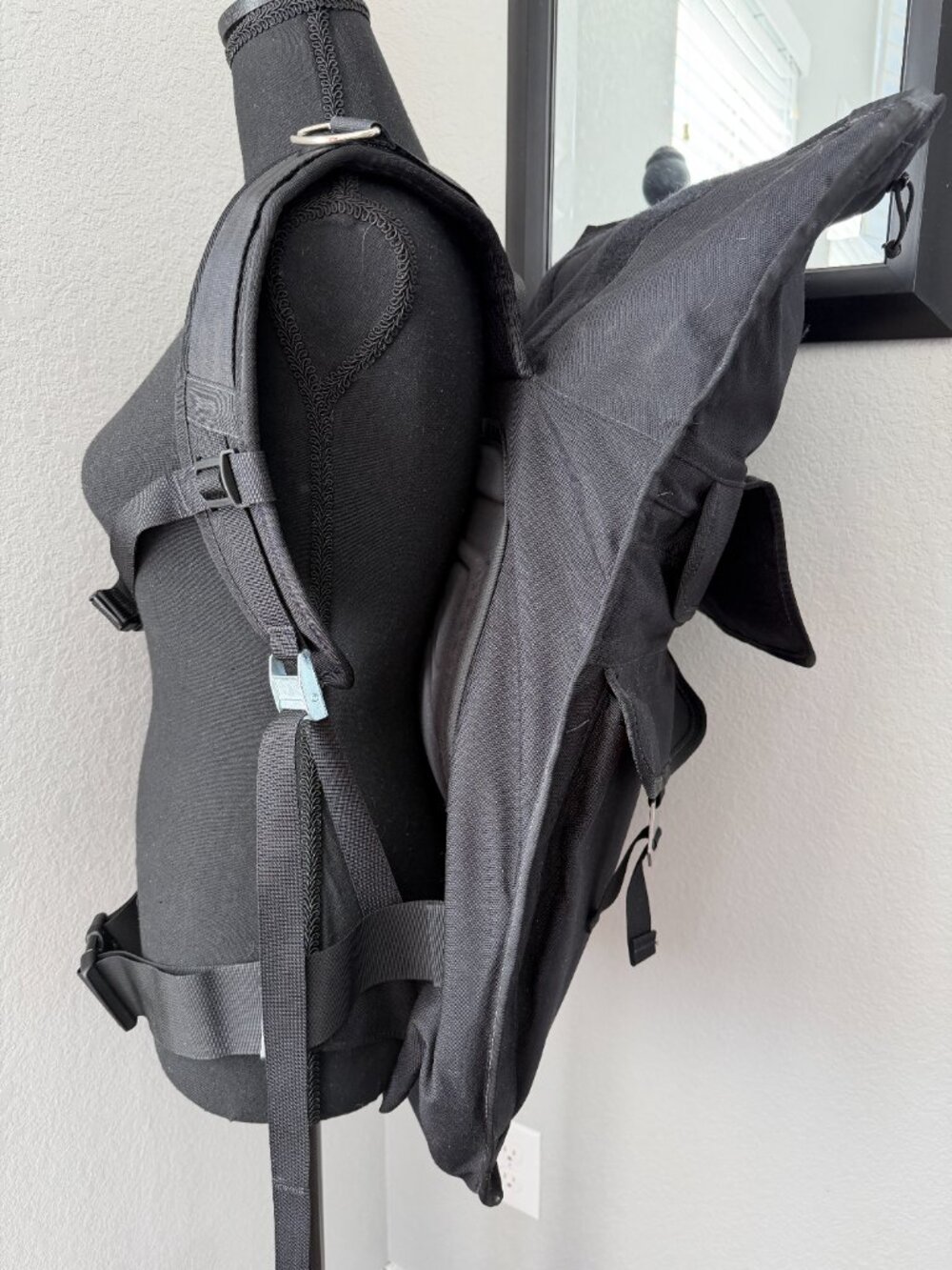 CHROME Black Ivan Rolltop Large Messenger Backpack Commuter Bag - Picture 5 of 13
